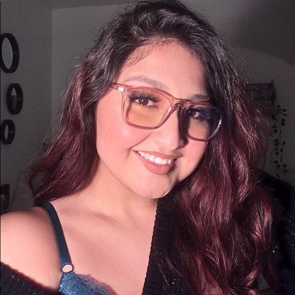 Meet your Posher, Stephanie - Picture 1 of 1